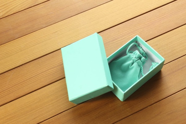 rethink your jewelry packaging materials