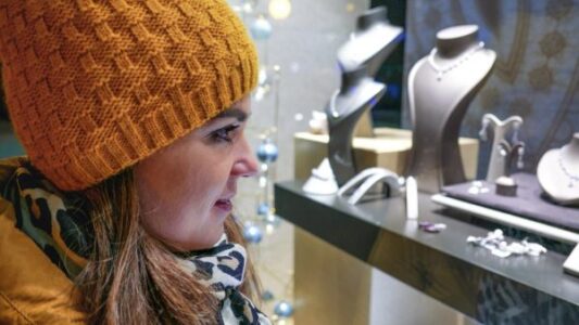 holiday marketing tips for jewelers