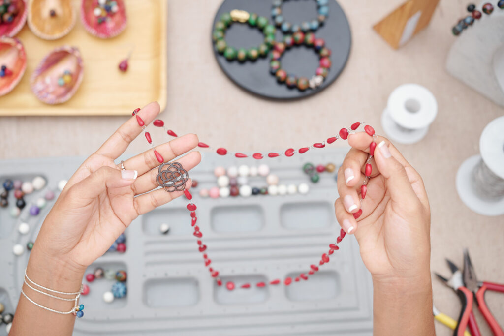 How to write a product description for necklaces - pick out your product attributes